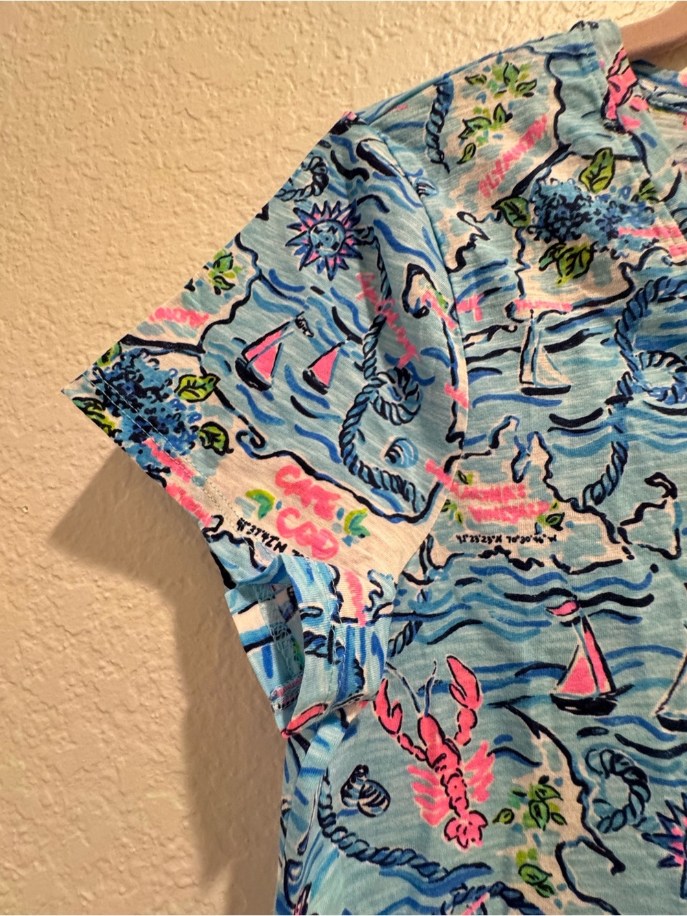 NWT Lilly Pulitzer Sz M Etta V-Neck Tee Bali Blue Lilly Loves Cape Cod - Picture 5 of 11